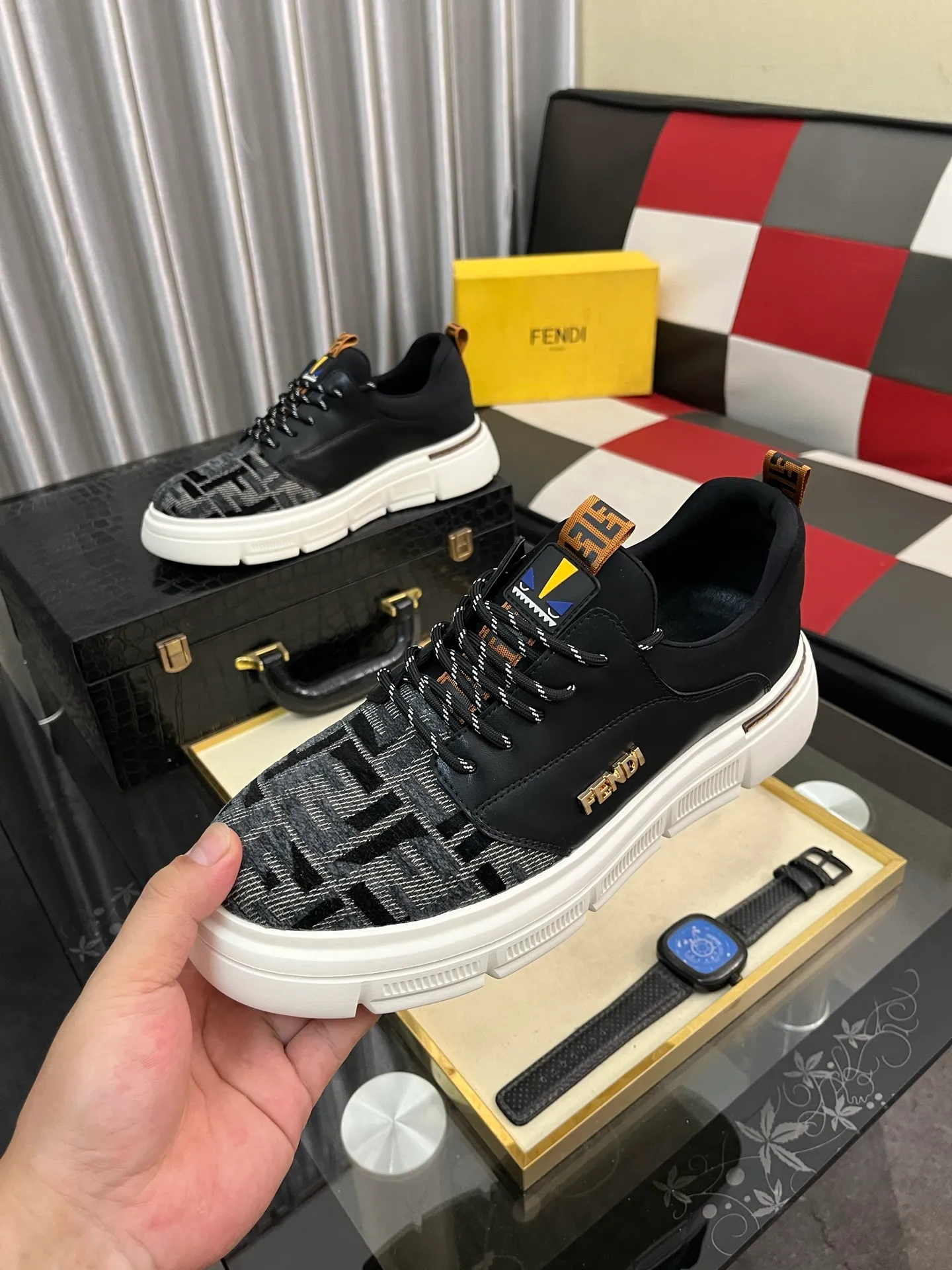Men's Men's Shoes💰420⌚️⌚️[FENDI] Fendi's classic and comfortable men's, this complex sneaker is made of soft calfskin➕genuine leather lining➕original ultra-light rubber material with rough outsole. This unique light style is suitable for the casual and refined sensibility of this season. It is comfortable and natural on the feet. It is an everyday style for casual travel in autumn and winter! Code number: 38-442️⃣Colors available